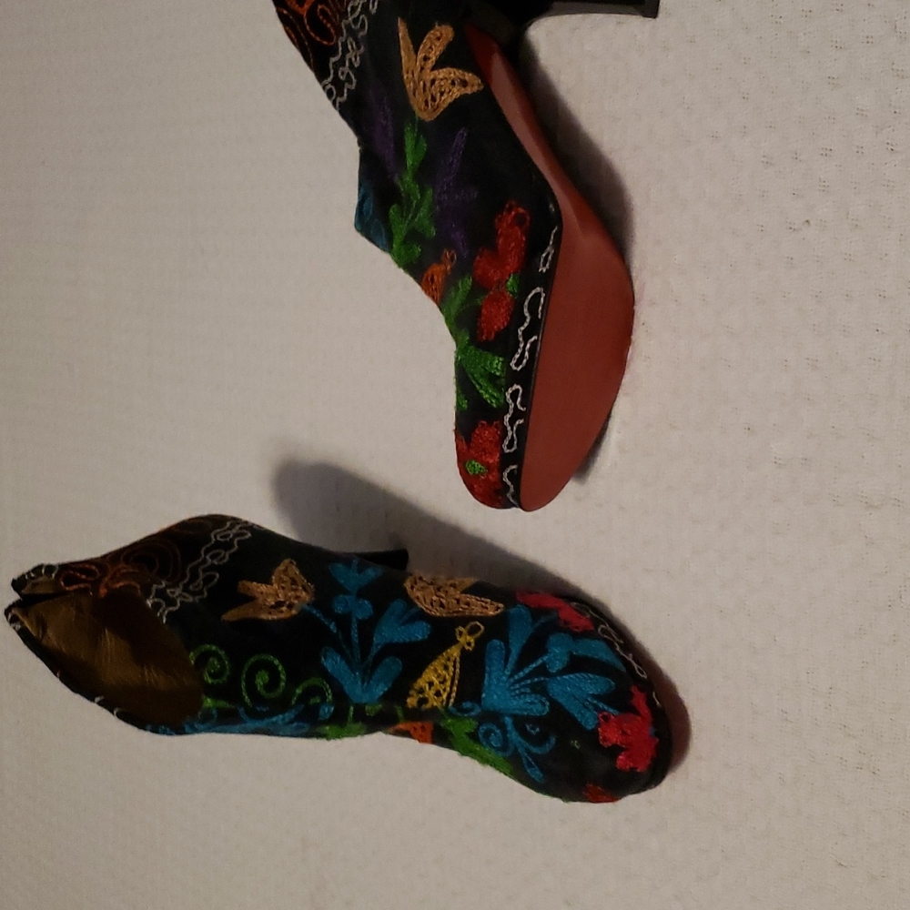 Hand embroidered Scarlet funky platform booties - Picture 2 of 8